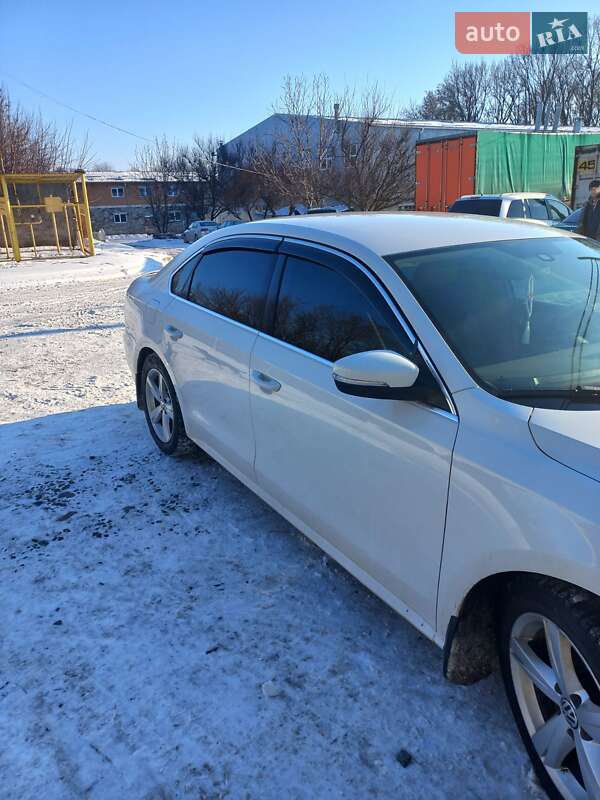 Седан Volkswagen Passat 2012 в Києві