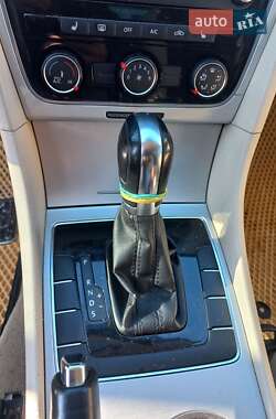 Седан Volkswagen Passat 2012 в Києві