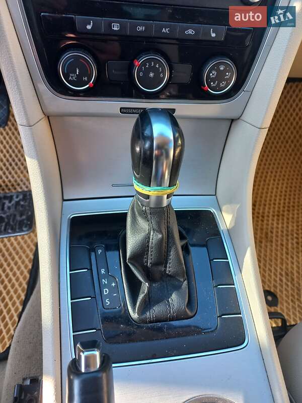 Седан Volkswagen Passat 2012 в Києві