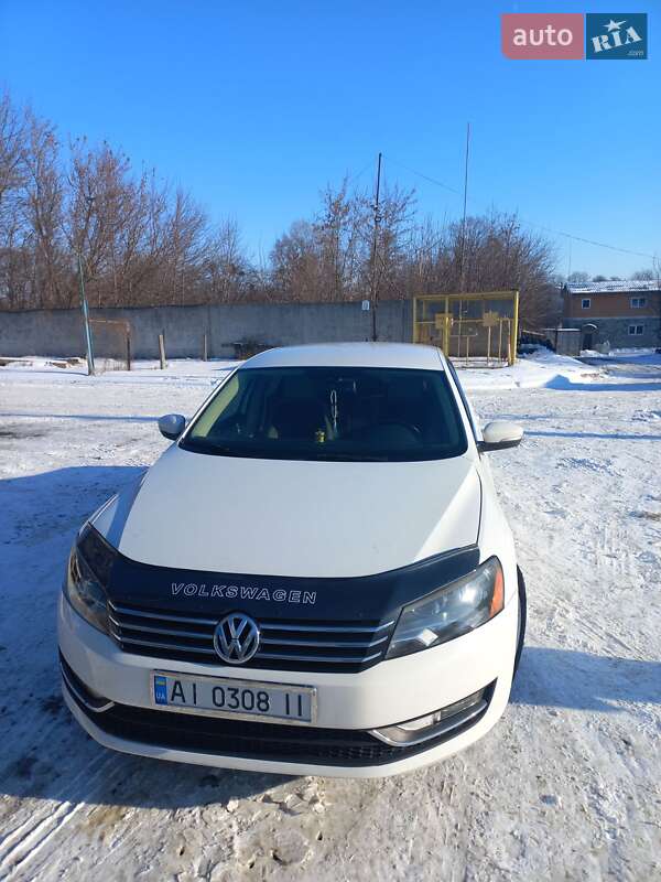 Седан Volkswagen Passat 2012 в Києві