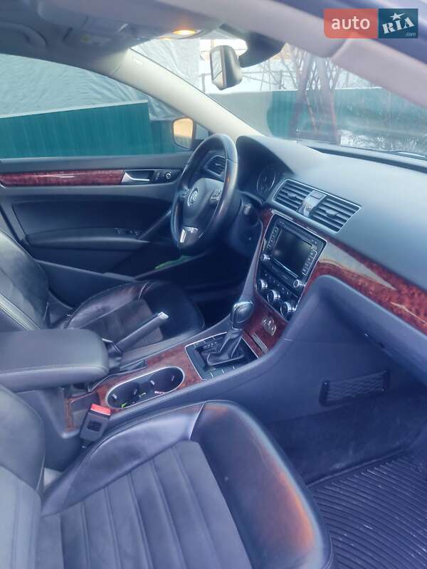 Седан Volkswagen Passat 2013 в Харкові