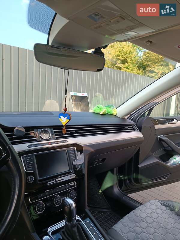 Універсал Volkswagen Passat 2017 в Харкові