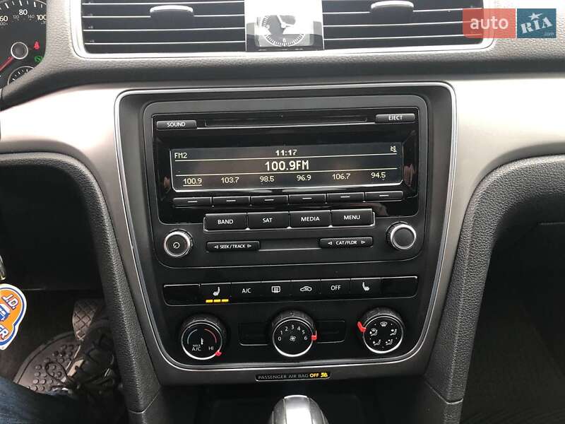 Седан Volkswagen Passat 2014 в Львові