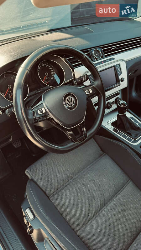 Універсал Volkswagen Passat 2015 в Ужгороді