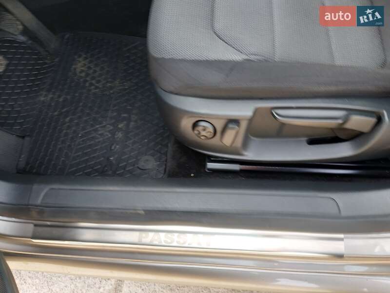Універсал Volkswagen Passat 2011 в Шептицькому