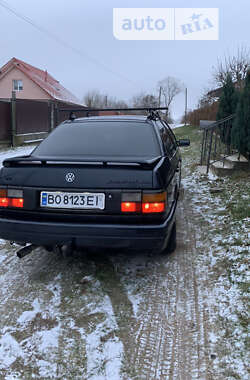 Седан Volkswagen Passat 1991 в Залещиках