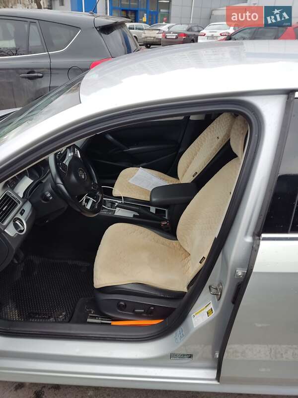 Седан Volkswagen Passat 2011 в Киеве