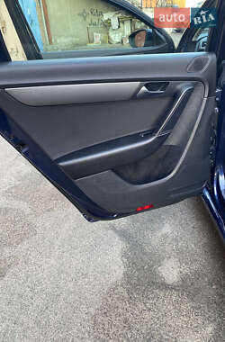 Универсал Volkswagen Passat 2012 в 