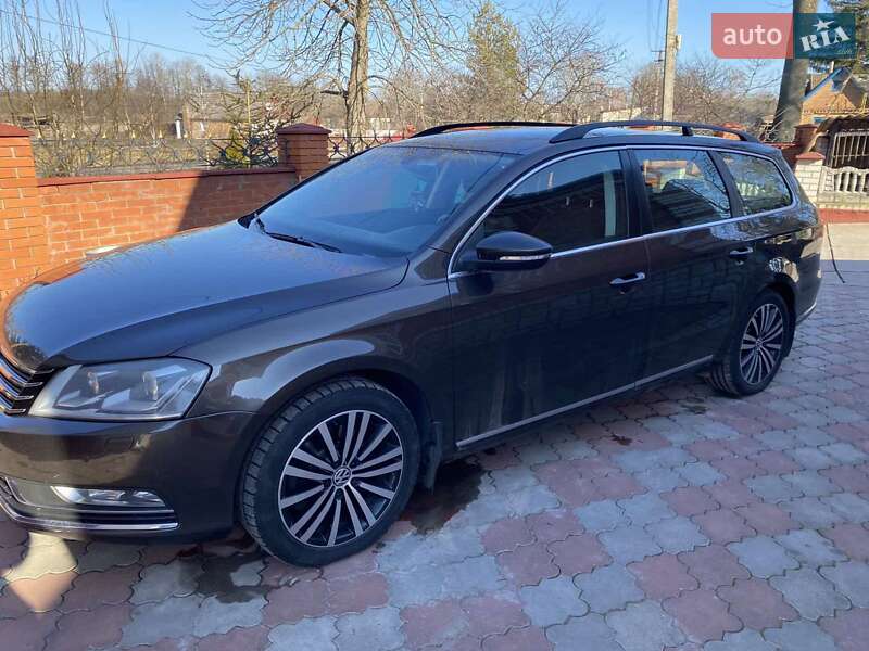 Універсал Volkswagen Passat 2011 в Житомирі
