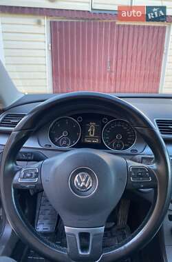 Универсал Volkswagen Passat 2011 в Житомире