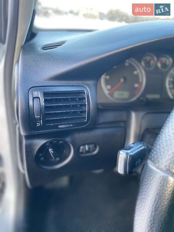 Універсал Volkswagen Passat 2004 в Надвірній