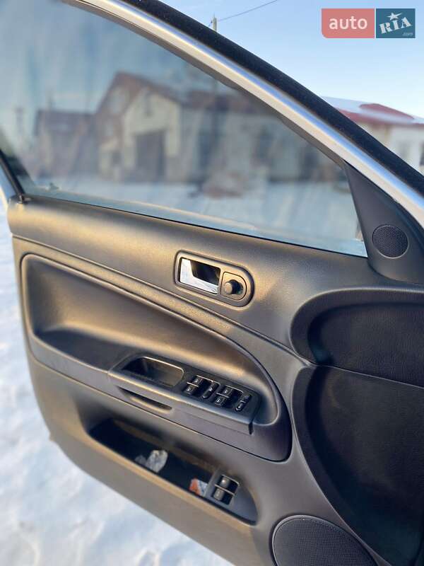 Універсал Volkswagen Passat 2004 в Надвірній