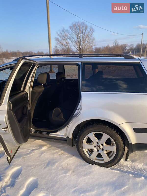 Універсал Volkswagen Passat 2004 в Надвірній