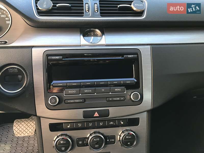Седан Volkswagen Passat 2012 в Киеве