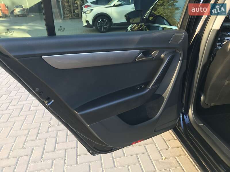 Седан Volkswagen Passat 2012 в Киеве