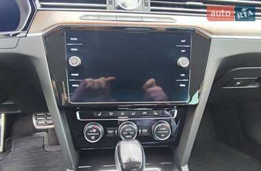 Седан Volkswagen Passat 2017 в Киеве
