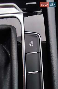 Седан Volkswagen Passat 2017 в 