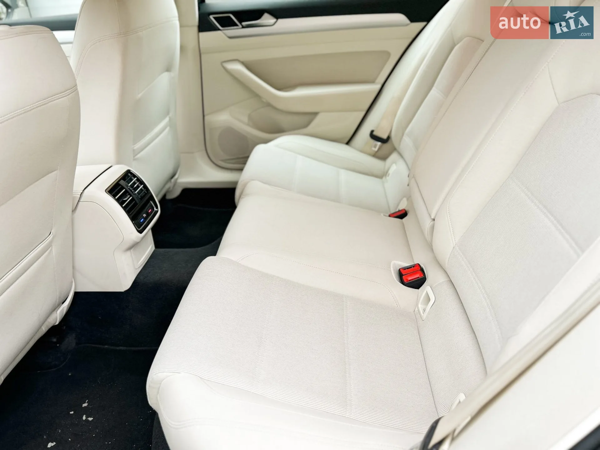 2015 Volkswagen Passat - мініатюра 28