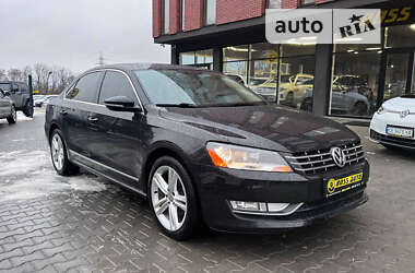 Седан Volkswagen Passat 2011 в Чернівцях