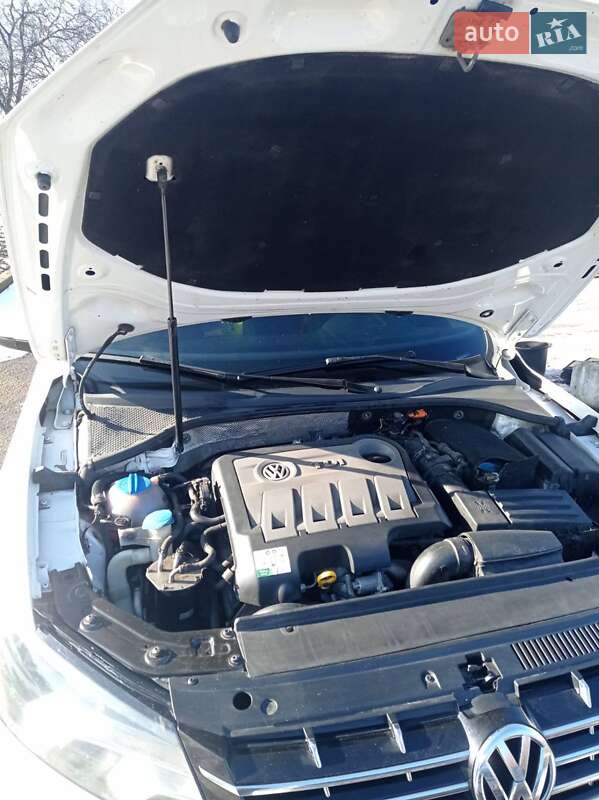 Седан Volkswagen Passat 2014 в Дніпрі
