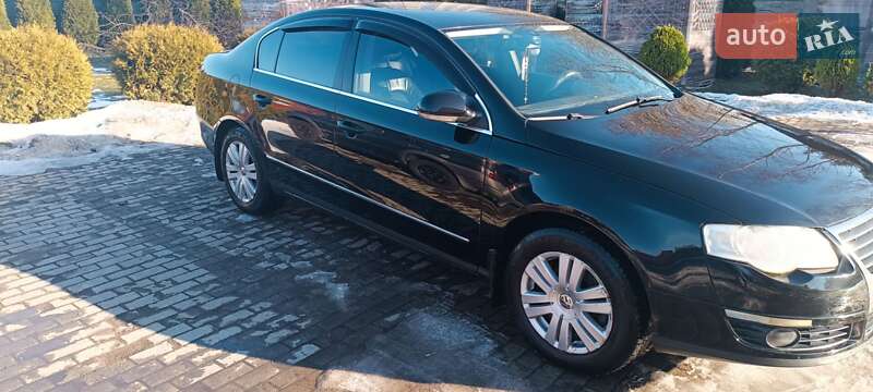 Седан Volkswagen Passat 2005 в Львове