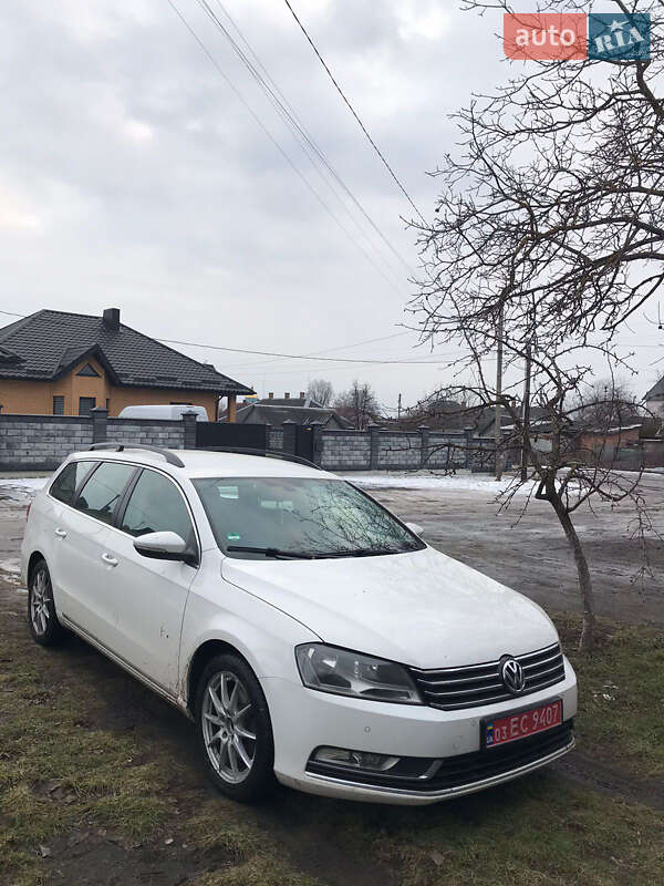 Універсал Volkswagen Passat 2012 в Луцьку