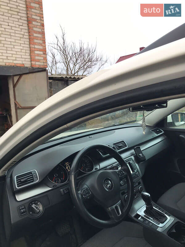 Універсал Volkswagen Passat 2012 в Луцьку