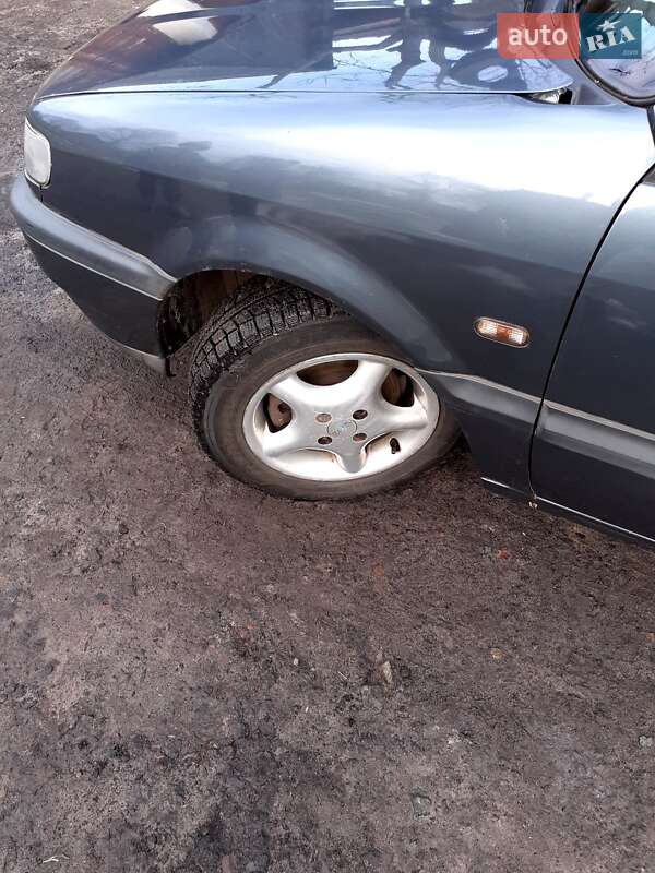 Седан Volkswagen Passat 1995 в Дубровиці