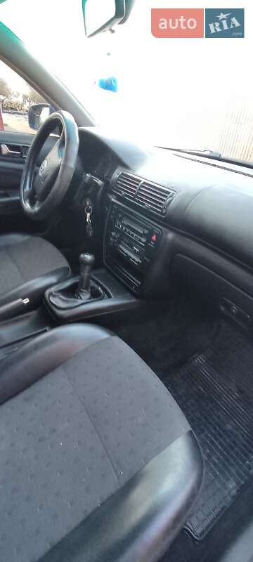 Седан Volkswagen Passat 1998 в Рожнятові