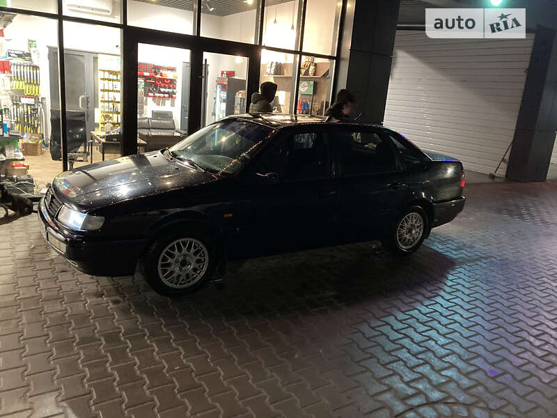 Седан Volkswagen Passat 1995 в Теребовле