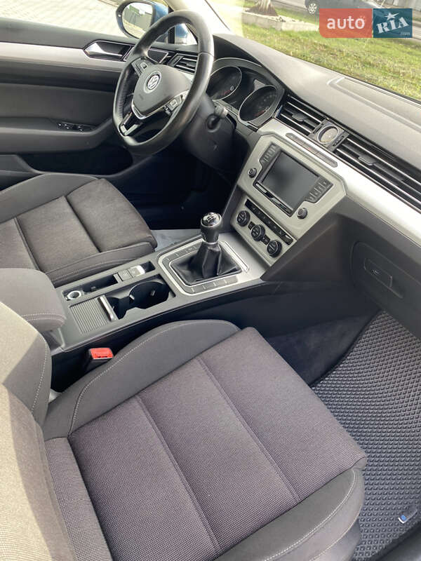 Універсал Volkswagen Passat 2016 в Луцьку