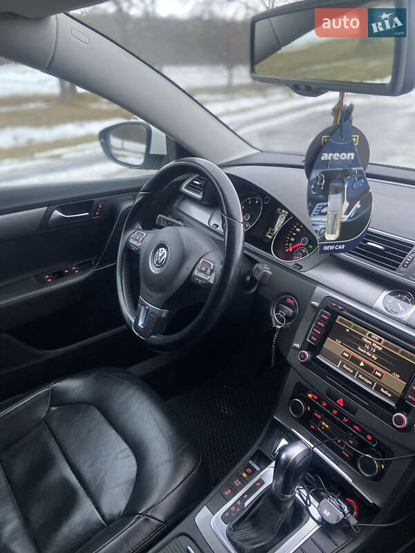 Універсал Volkswagen Passat 2011 в Вінниці
