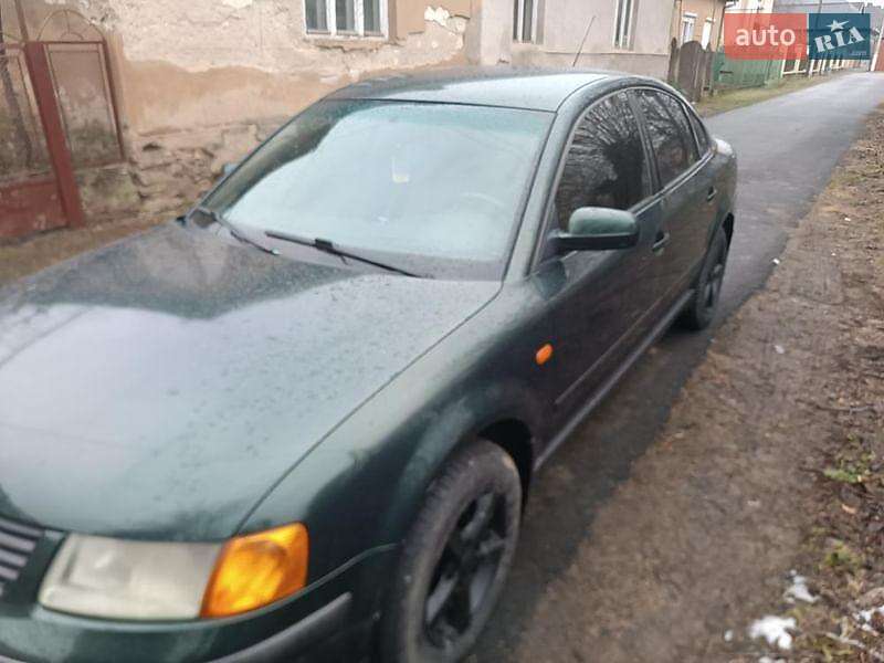 Седан Volkswagen Passat 1996 в Виноградове