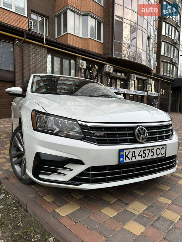 Седан Volkswagen Passat 2017 в Кропивницком