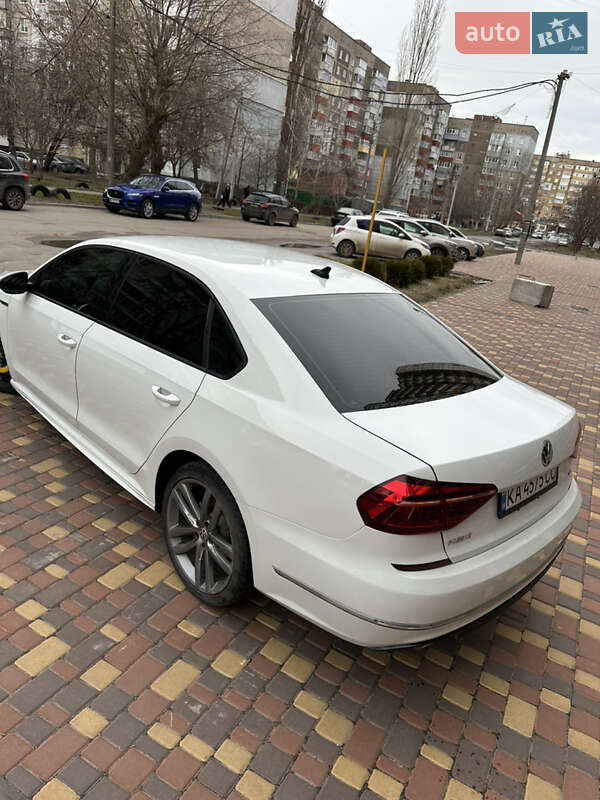 Седан Volkswagen Passat 2017 в Кропивницком