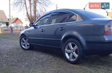 Седан Volkswagen Passat 2000 в Вижнице