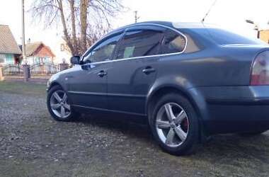 Седан Volkswagen Passat 2000 в Вижнице