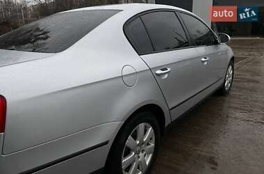 Седан Volkswagen Passat 2005 в Монастырище