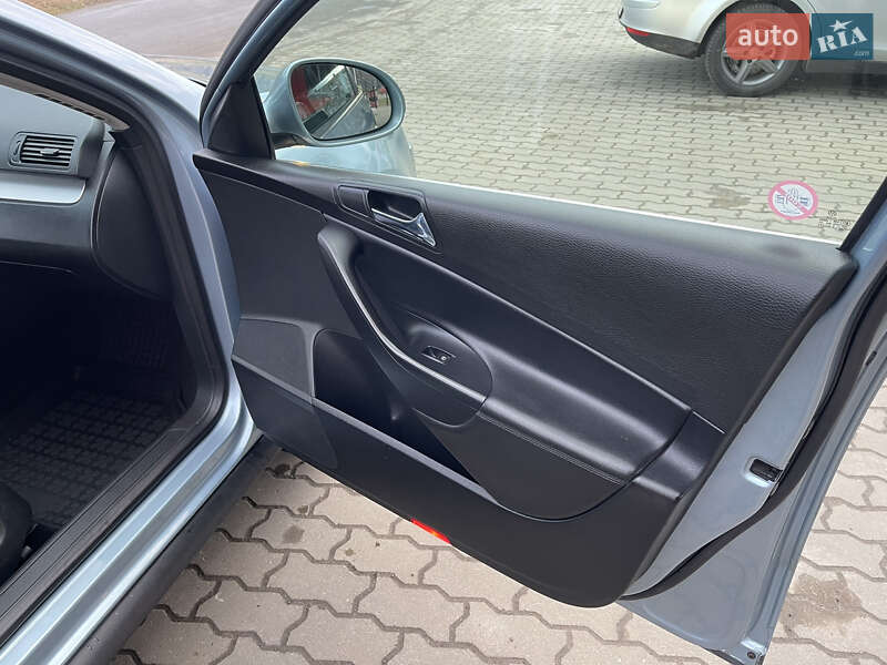 Универсал Volkswagen Passat 2006 в Калуше