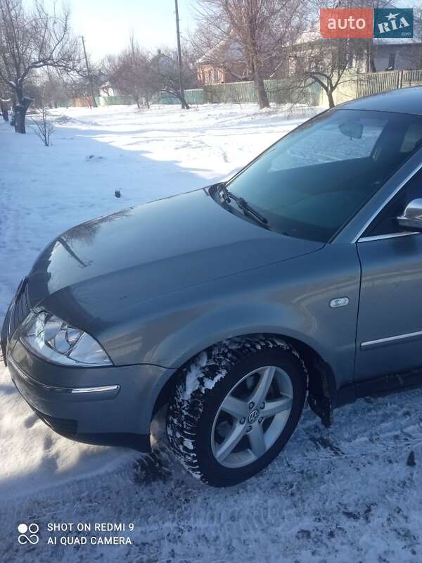 Седан Volkswagen Passat 2003 в Гребенке