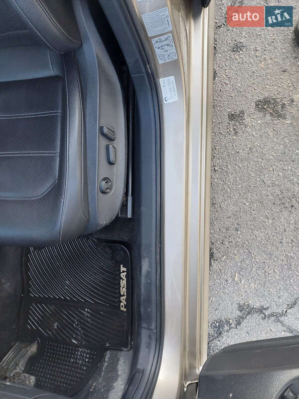 Седан Volkswagen Passat 2014 в Павлограді