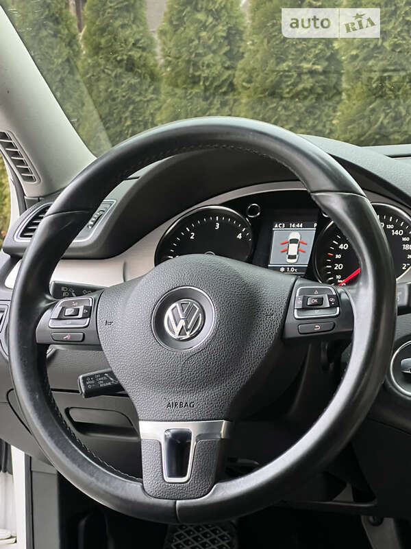 Седан Volkswagen Passat 2013 в Одессе