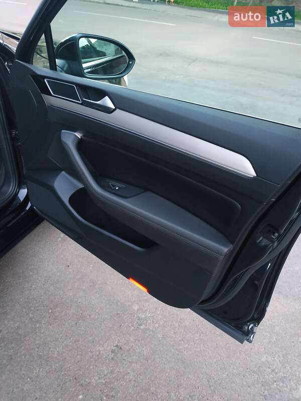 Седан Volkswagen Passat 2017 в Житомире