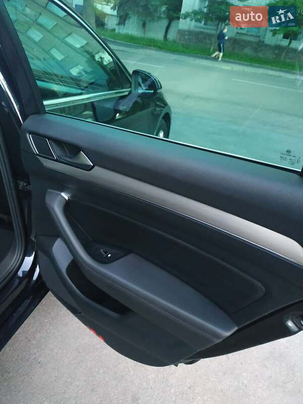 Седан Volkswagen Passat 2017 в Житомире