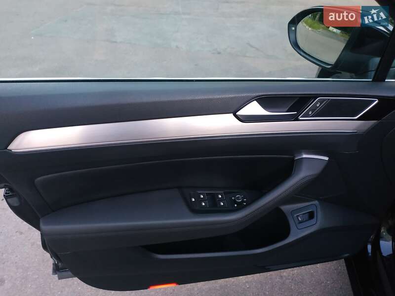 Седан Volkswagen Passat 2017 в Житомире