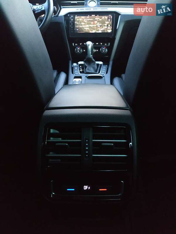 Седан Volkswagen Passat 2017 в Житомире