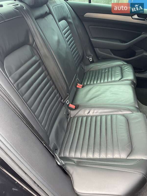 Седан Volkswagen Passat 2017 в Житомире