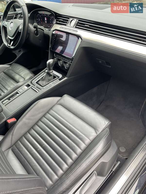 Седан Volkswagen Passat 2017 в Житомире