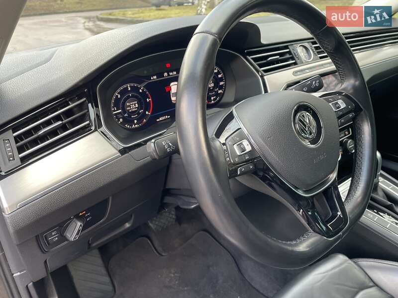 Седан Volkswagen Passat 2017 в Житомире