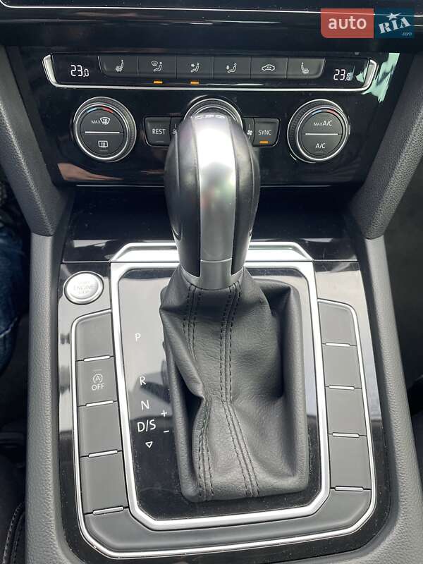 Седан Volkswagen Passat 2017 в Житомире